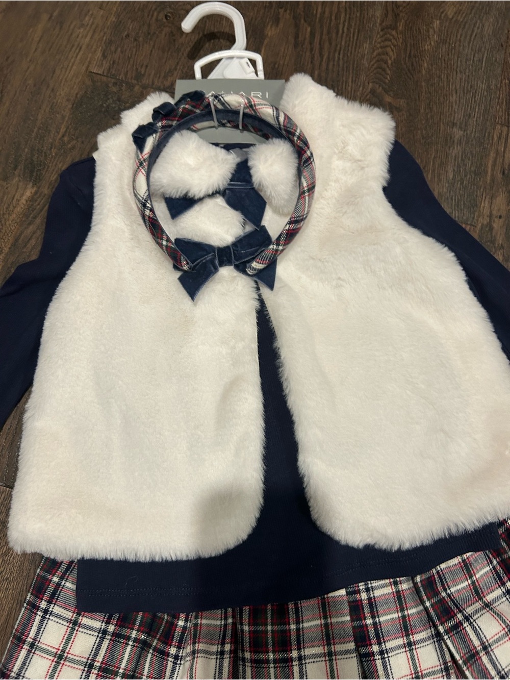 NWT Tahari Girls Navy Top, White Faux Fur Vest & Plaid Skirt Set size 3T - Picture 3 of 4